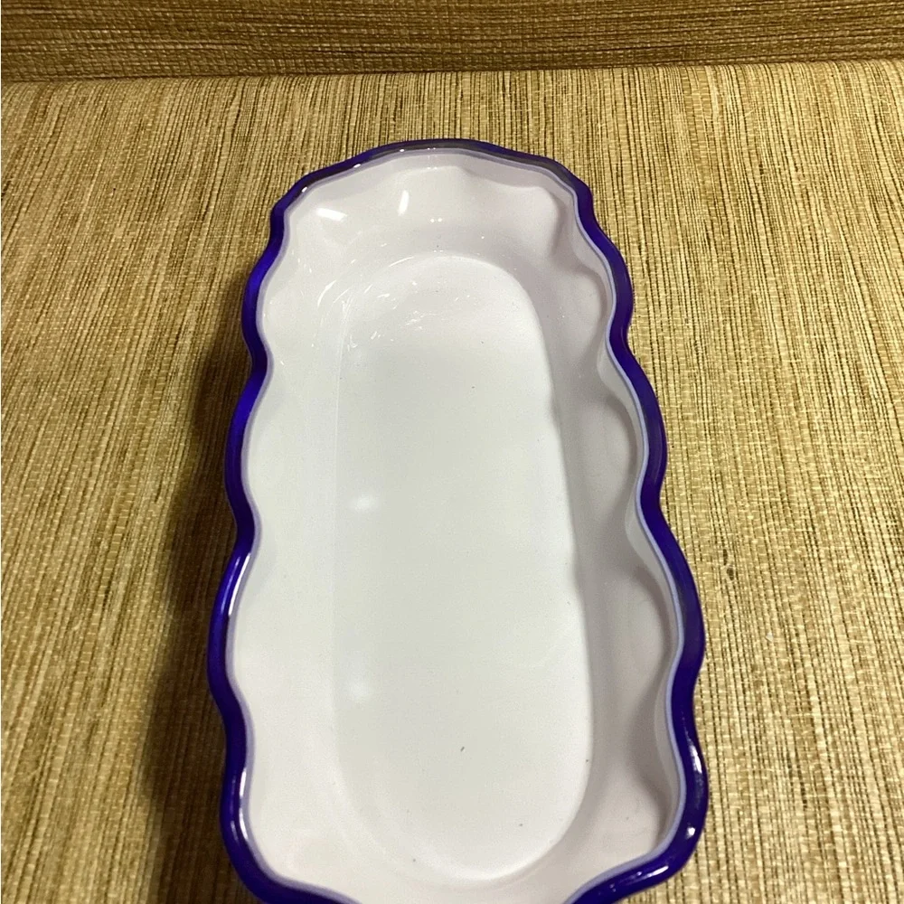 White and Blue Melamine Scalloped Serving Dishes Banana Split Bowls